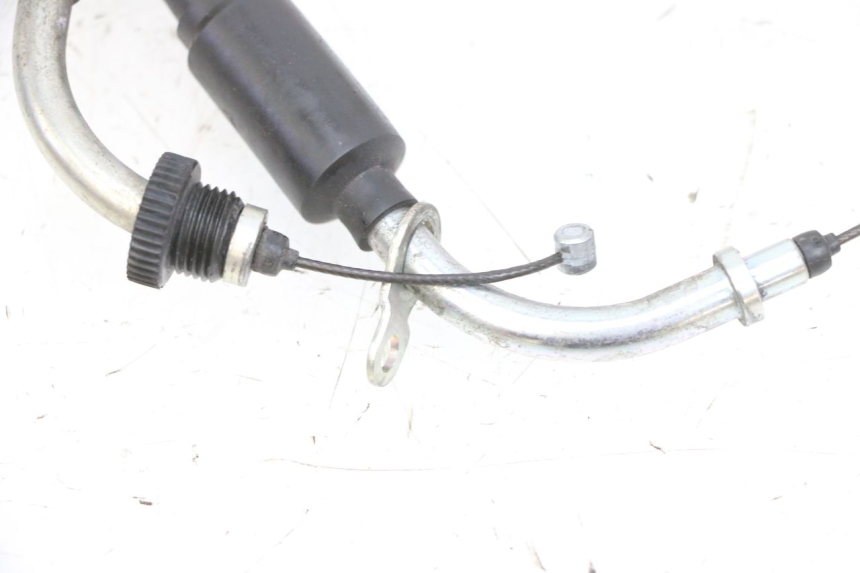 photo de CABLE ACCELERATEUR SUZUKI BURGMAN 650 (2013 - 2020) - Gros plan technique