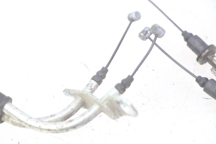 photo de CÂBLE ACCELERATEUR YAMAHA CYGNUS X INJECTION 125 (2007 - 2013) - Gros plan technique