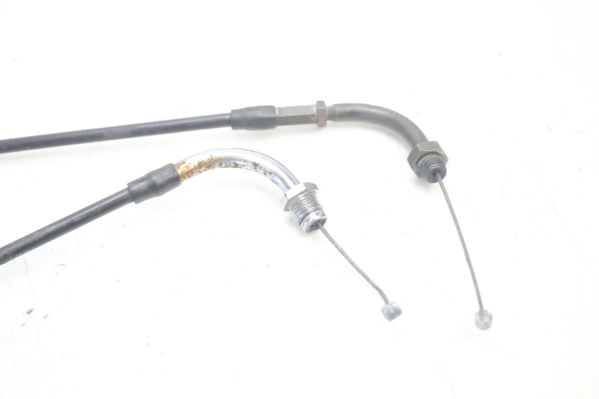 photo de CABLE ACCELERATEUR SUZUKI DR S 600 (1985 - 1989) - Gros plan technique