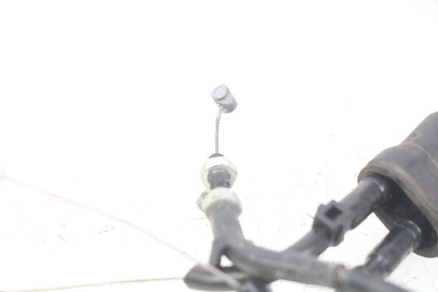 photo de CÂBLE ACCELERATEUR YAMAHA FJR ABS 1300 (2006 - 2012) - Gros plan technique