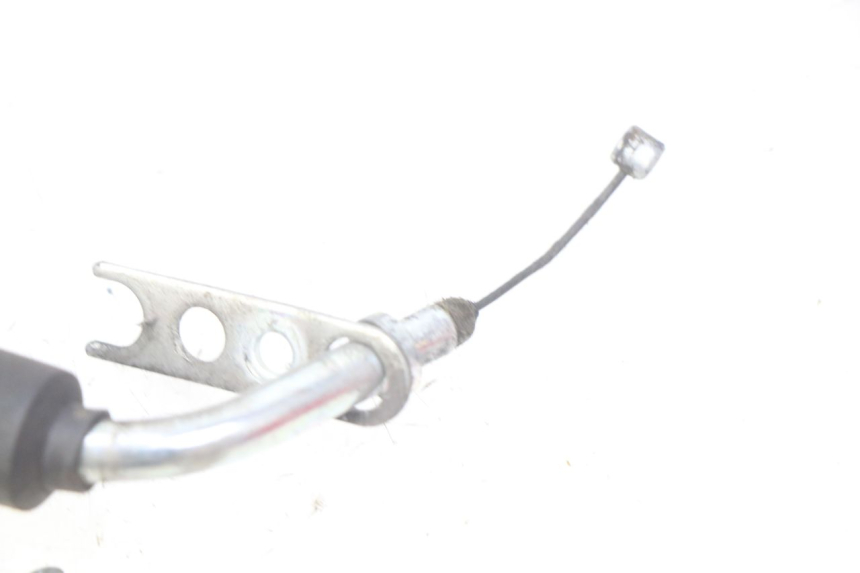 photo de CÂBLE ACCELERATEUR SUZUKI SIXTEEN 125 (2008 - 2010) - Points de fixation