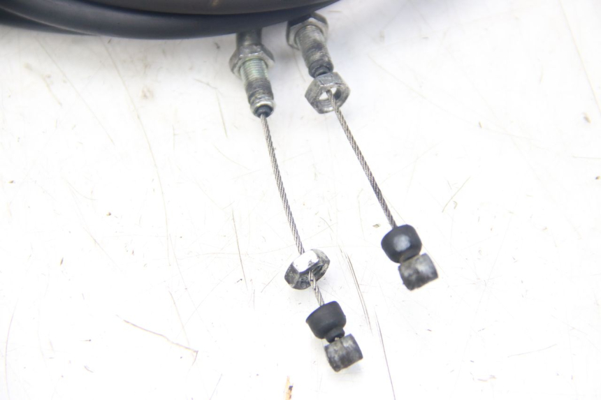 photo de CÂBLE D'ACCELERATEUR YAMAHA XMAX X-MAX 125 (2006 - 2009) - Gros plan technique