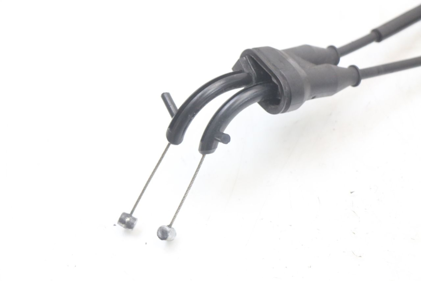 photo de CABLE ACCELERATEUR YAMAHA FZ1 FAZER 1000 (2007 - 2009) - Gros plan technique