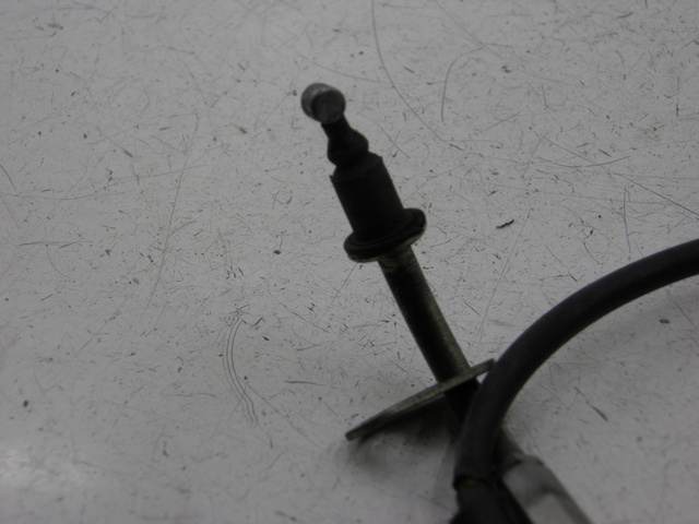 photo de CABLE ACCELERATEUR YAMAHA YBR CUSTOM 125 (2008 - 2010) - Autre angle de vue