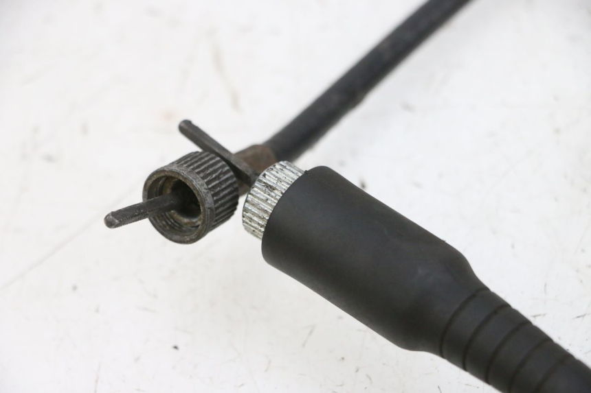 photo de CÂBLE COMPTEUR PEUGEOT KISBEE 4T 50 (2010 - 2017) - Gros plan technique