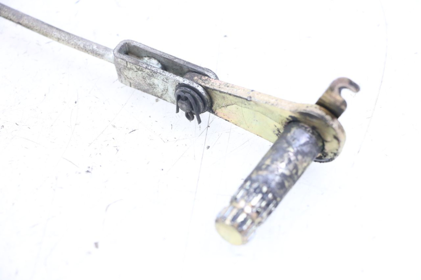 photo de CABLE FREIN ARRIERE HYOSUNG GF 125 (2001 - 2005) - Gros plan technique