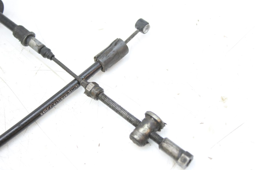 photo de CÂBLE DE FREIN ARRIÈRE APRILIA SCARABEO 100 (2003 - 2012) - Gros plan technique