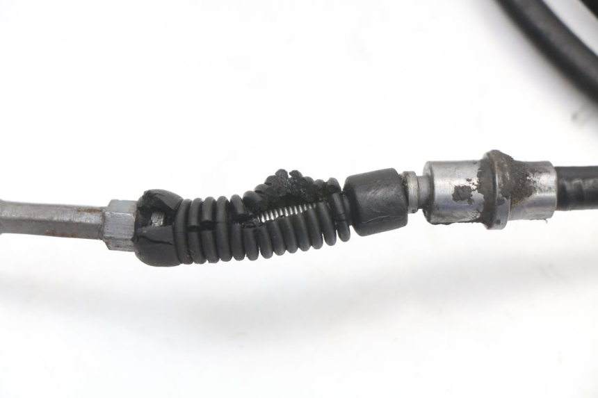 photo de CÂBLE DE FREIN ARRIÈRE PIAGGIO VESPA S 2T 50 (2007 - 2014) - Gros plan technique