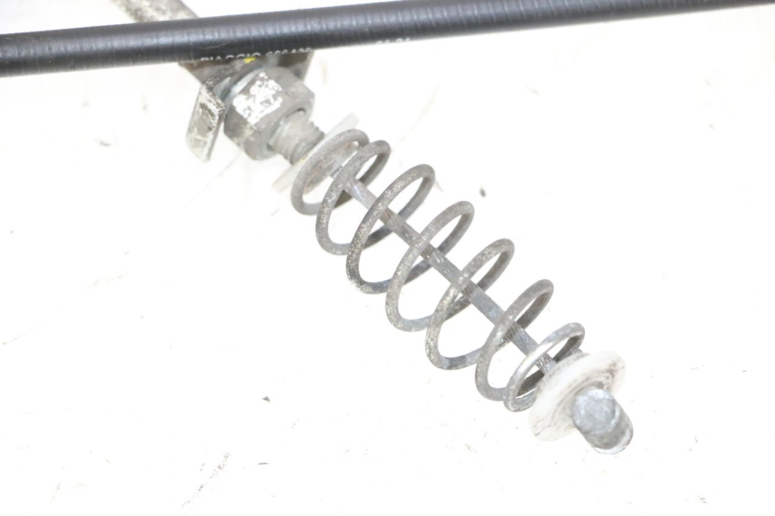 photo de CABLE FREIN PARKING PIAGGIO MP3 HPE 300 (2019 - 2026) - Gros plan technique