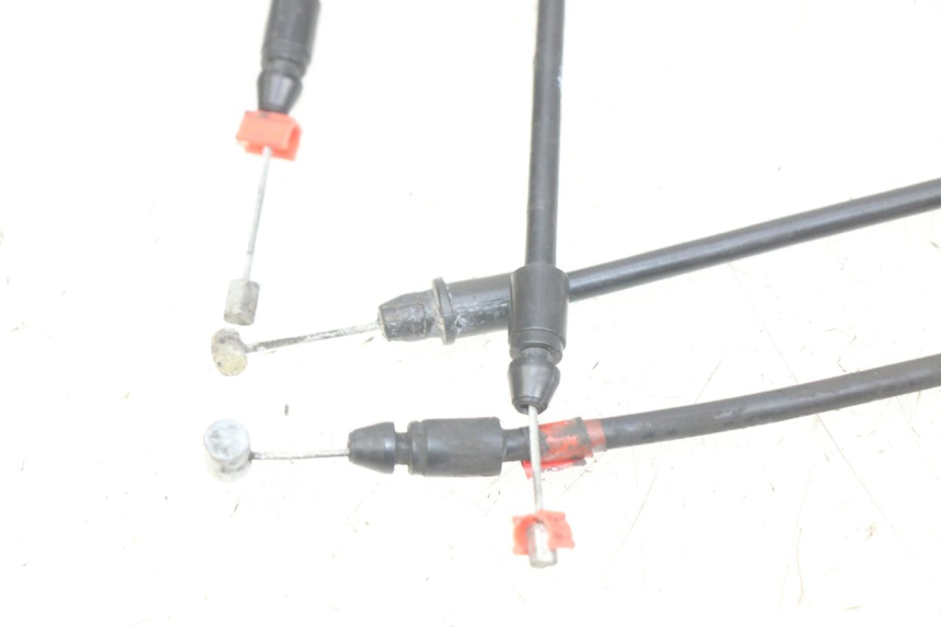 photo de CÂBLE D'OUVERTURE DE SELLE GILERA GP 800 (2007 - 2013) - Gros plan technique