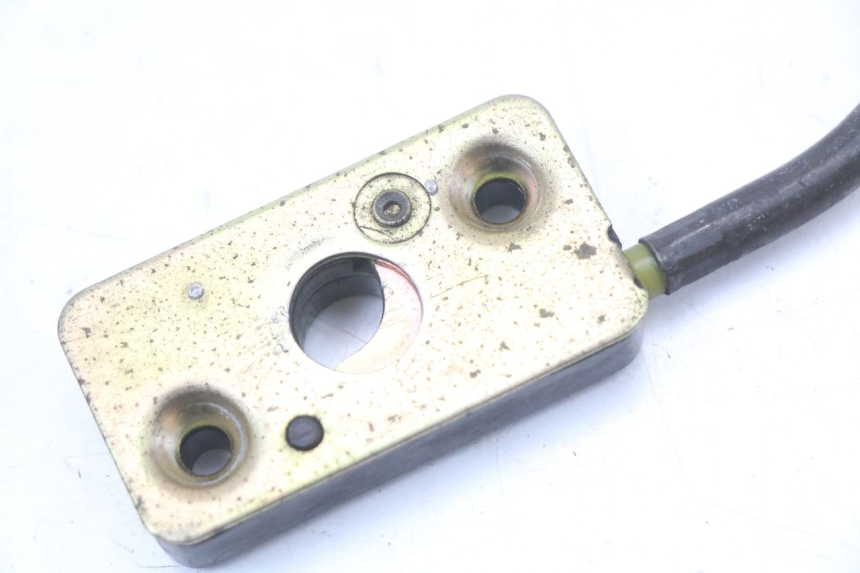 photo de CABLE OUVERTURE SELLE SUZUKI GZ MARAUDER 125 (1998 - 2004) - Gros plan technique