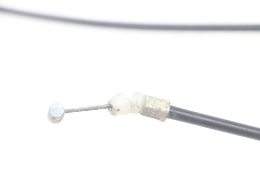 photo de CÂBLE D'OUVERTURE DE SELLE SYM ORBIT III 3 4T 50 (2018 - 2021) - Gros plan technique