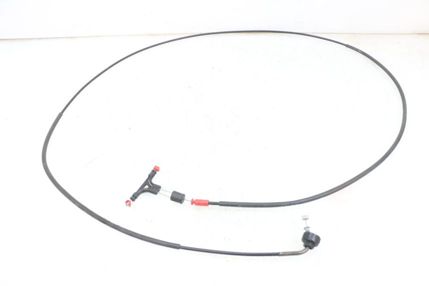 photo de CÂBLE D'OUVERTURE DE SELLE YAMAHA XMAX X-MAX 125 (2006 - 2009) - Gros plan technique