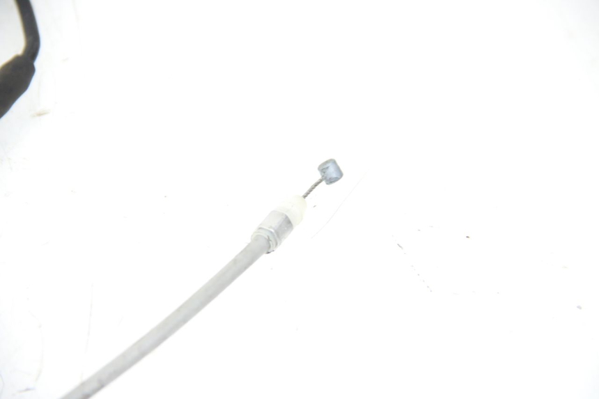 photo de CABLE OUVERTURE SELLE YAMAHA XP T-MAX TMAX 500 (2004 - 2007) - Gros plan technique