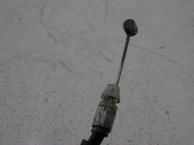 photo de CABLE OUVERTURE SELLE YAMAHA FZS FAZER 600 (1998 - 2001) - Zoom état d’usage