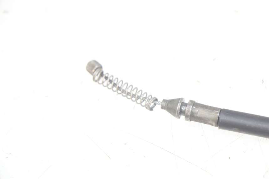 photo de CÂBLE D'OUVERTURE DE SELLE YAMAHA YP MAJESTY 125 (2007 - 2010) - Gros plan technique