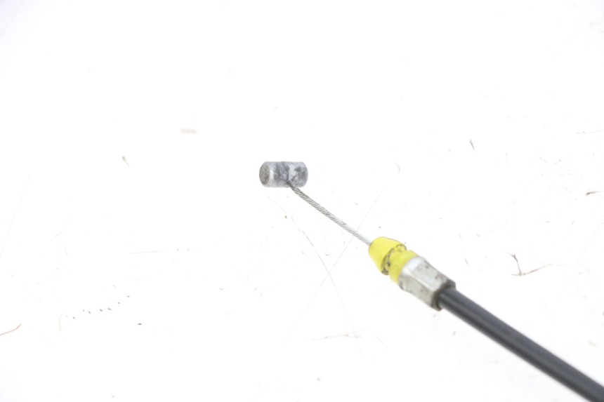 photo de CABLE OUVERTURE SELLE KAWASAKI ZR 7 750 (1999 - 2004) - Gros plan technique