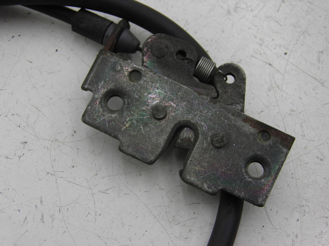 photo de CABLE TRAPPE ESSENCE HONDA FES PANTHEON 125 (2003 - 2007) - Gros plan technique