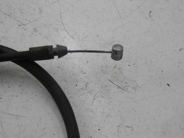 photo de CABLE TRAPPE ESSENCE HONDA FES PANTHEON 125 (2003 - 2007) - Points de fixation