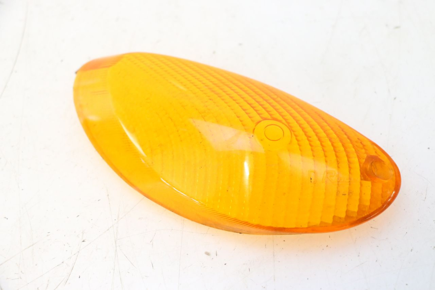 photo de CABOCHON CLIGNOTANT AVANT DROIT YAMAHA YP MAJESTY 125 (1998 - 2001) - Gros plan technique
