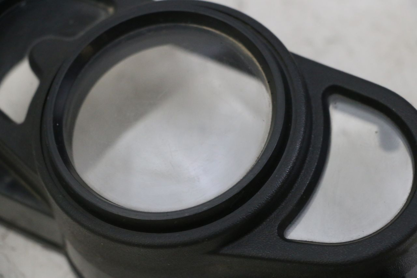 photo de CABOCHON COMPTEUR KYMCO AGILITY 4T 50 (2018 - 2022) - Gros plan technique