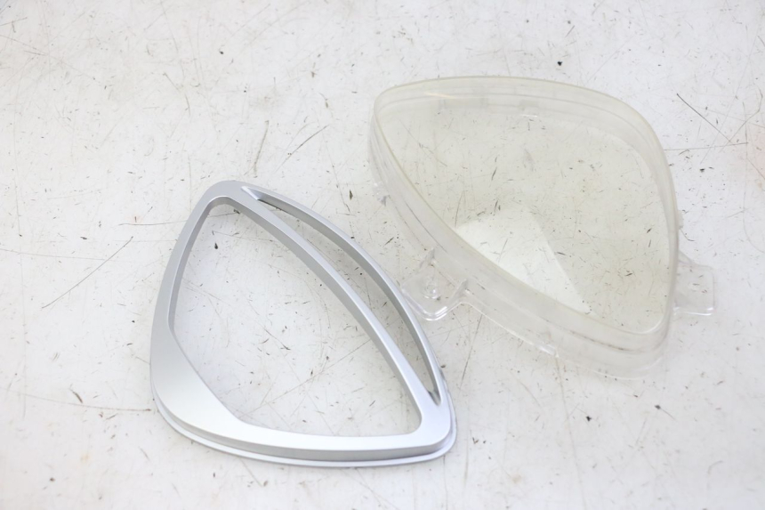 photo de CABOCHON COMPTEUR JM MOTORS EVOLIS 4T 50 (2018 - 2022) - Points de fixation