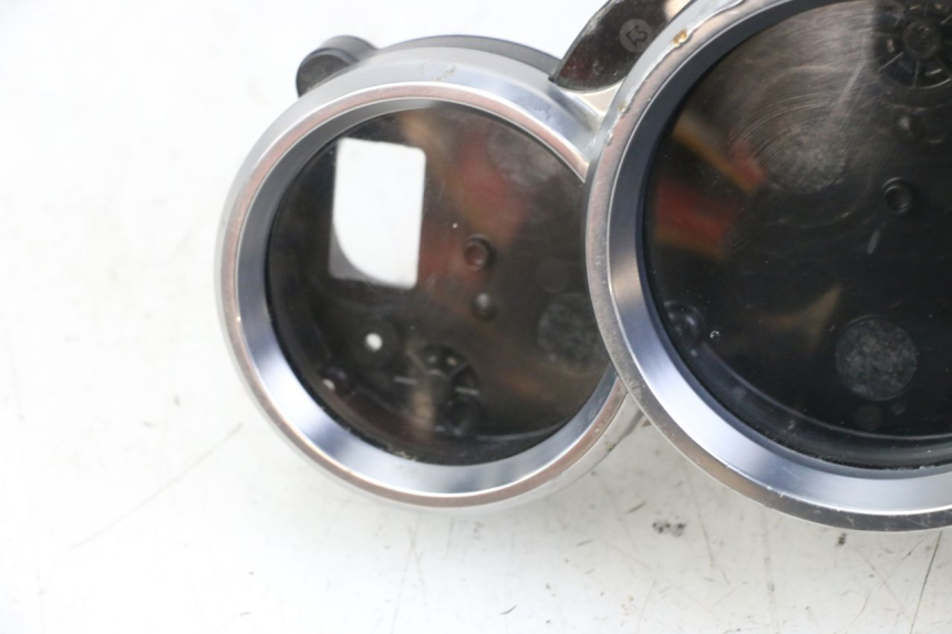 photo de CABOCHON COMPTEUR YAMAHA FJR ABS 1300 (2006 - 2012) - État de surface