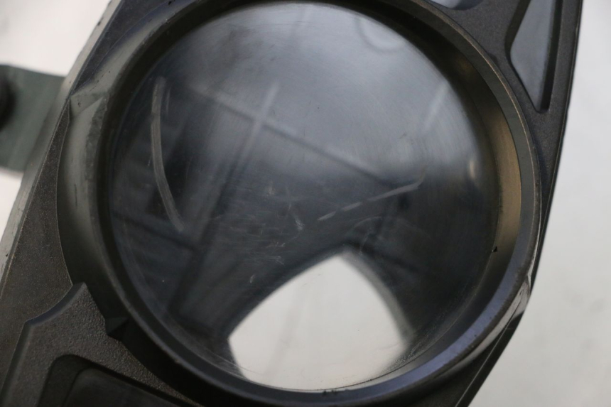 photo de CABOCHON COMPTEUR SUZUKI GSR 600 (2005 - 2012) - Zoom état d’usage