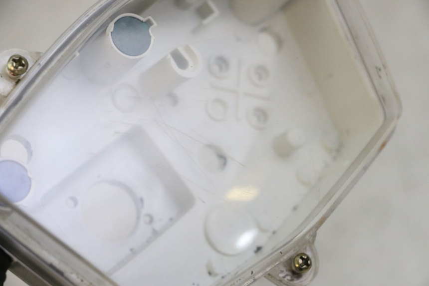 photo de CABOCHON COMPTEUR PEUGEOT KISBEE 4T 50 (2018 - 2022) - Zoom état d’usage