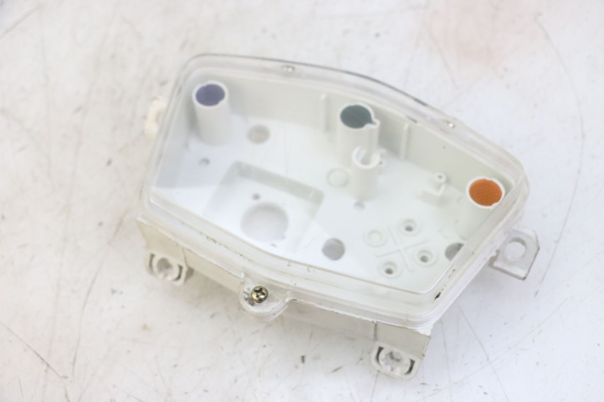 photo de CABOCHON COMPTEUR PEUGEOT KISBEE 4T 50 (2018 - 2022) - Points de fixation