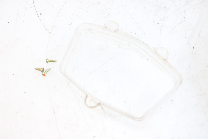 photo de CABOCHON COMPTEUR PEUGEOT KISBEE 4T 50 (2010 - 2017) - Zoom état d’usage