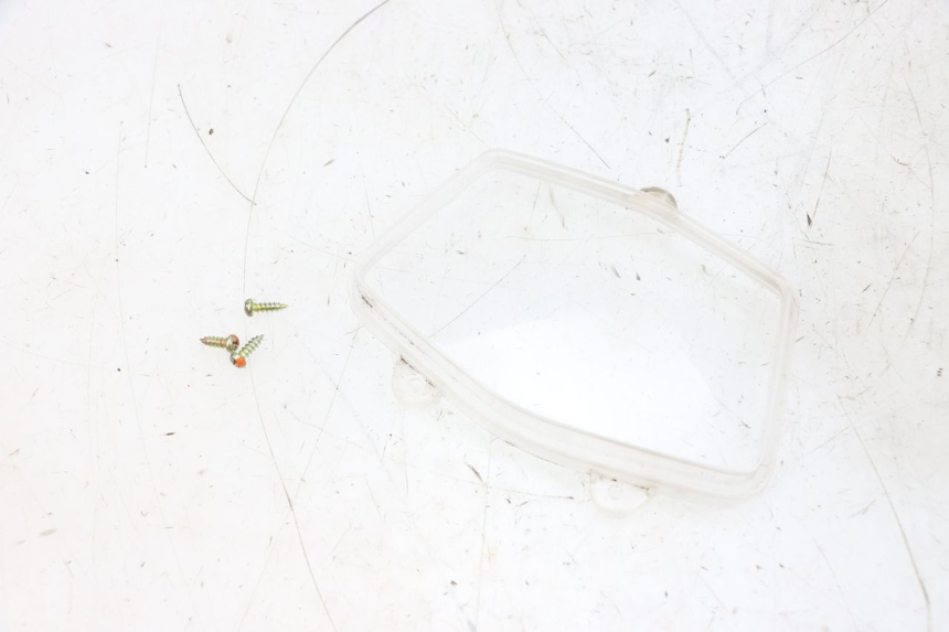 photo de CABOCHON COMPTEUR PEUGEOT KISBEE 4T 50 (2010 - 2017) - Autre angle de vue