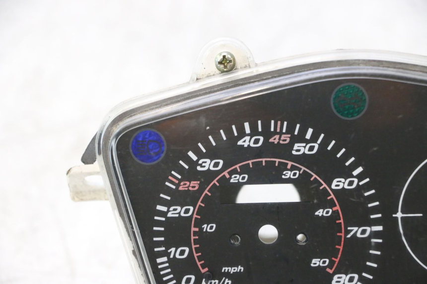 photo de CABOCHON COMPTEUR PEUGEOT KISBEE 4T 50 (2018 - 2022) - Zoom état d’usage