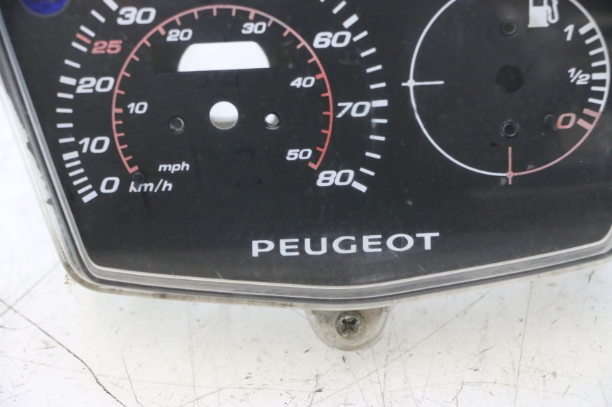 photo de CABOCHON COMPTEUR PEUGEOT KISBEE 4T 50 (2018 - 2022) - Autre angle de vue