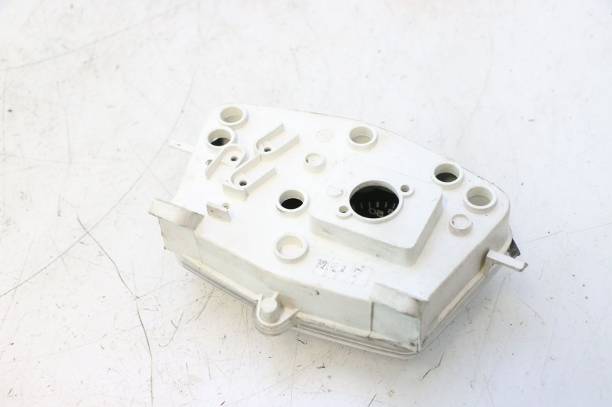 photo de CABOCHON COMPTEUR PEUGEOT KISBEE 4T 50 (2018 - 2022) - Points de fixation