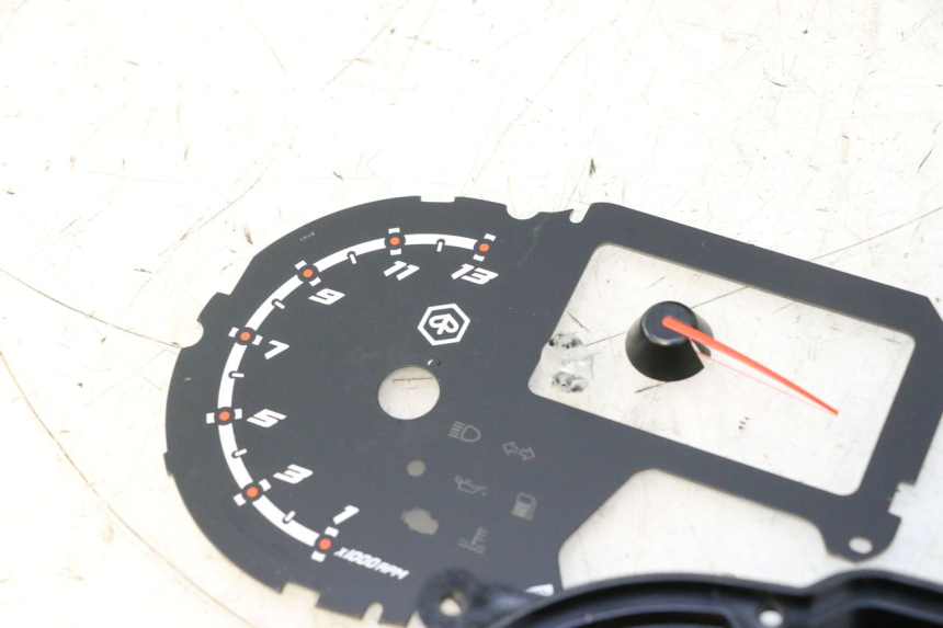 photo de CABOCHON COMPTEUR PIAGGIO NRG POWER PUREJET 50 (2018 - 2021) - Vue rapprochée