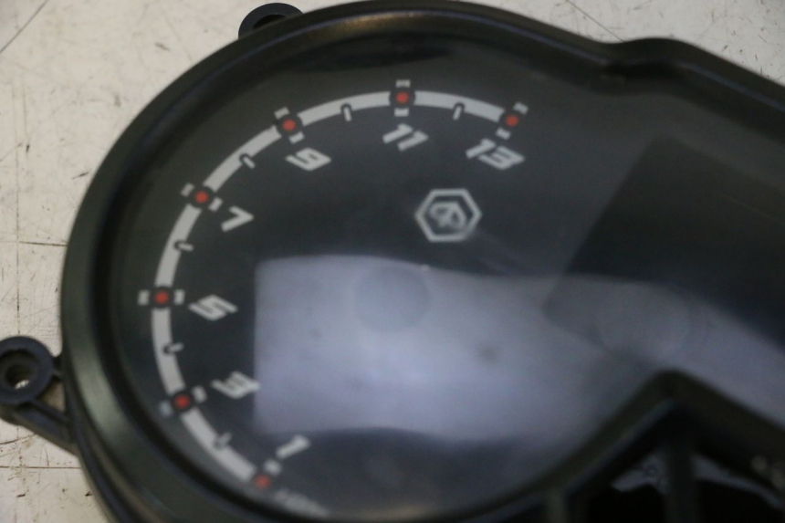 photo de CABOCHON COMPTEUR PIAGGIO NRG POWER PUREJET 50 (2018 - 2021) - Gros plan technique