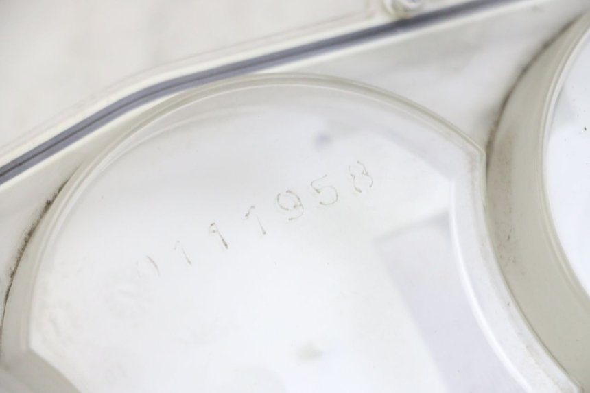 photo de CABOCHON COMPTEUR PEUGEOT SATELIS 250 (2006 - 2012) - Zoom état d’usage