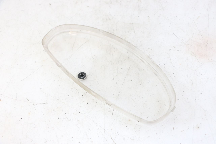 photo de CABOCHON COMPTEUR SUZUKI BURGMAN 125 (2007 - 2014) - Gros plan technique