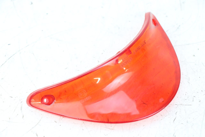 photo de CABOCHON FEU ARRIERE KYMCO AGILITY 4T 50 (2018 - 2022) - Gros plan technique