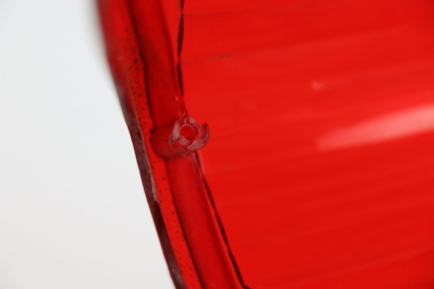 photo de CABOCHON FEU ARRIERE REVATTO FUTURA GT 125 (2006 - 2008) - Zoom état d’usage