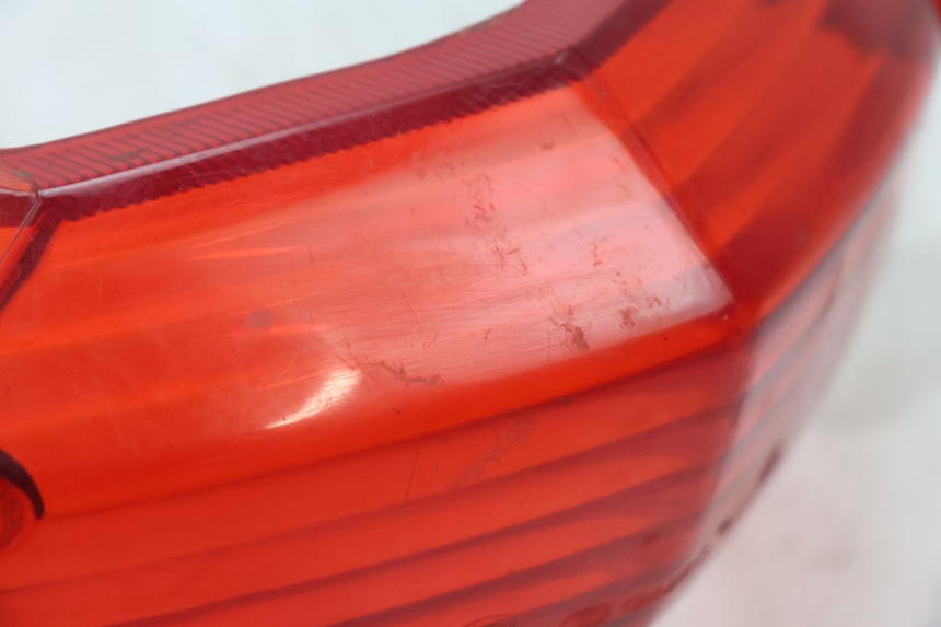 photo de CABOCHON FEU ARRIERE PEUGEOT KISBEE 2T 50 (2010 - 2017) - Vue d’ensemble