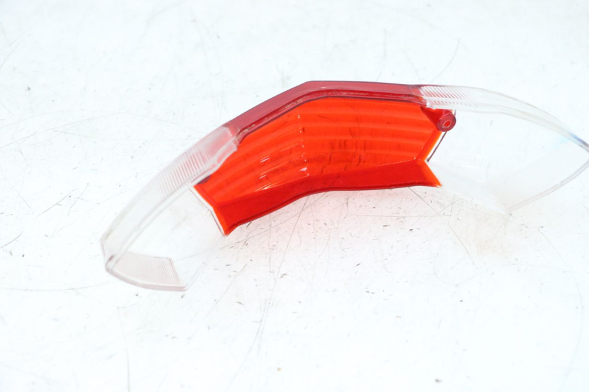 photo de CABOCHON FEU ARRIERE PEUGEOT KISBEE 4T 50 (2010 - 2017) - Gros plan technique