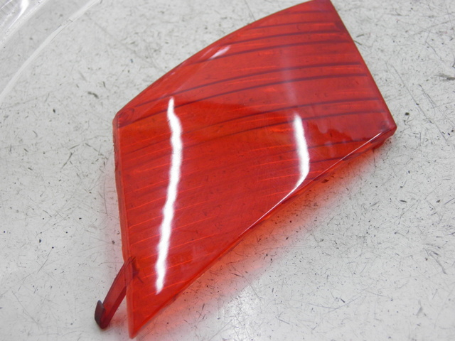 photo de CABOCHON FEU ARRIERE PEUGEOT VIVACITY NEW 2T 50 (2008 - 2017) - Points de fixation