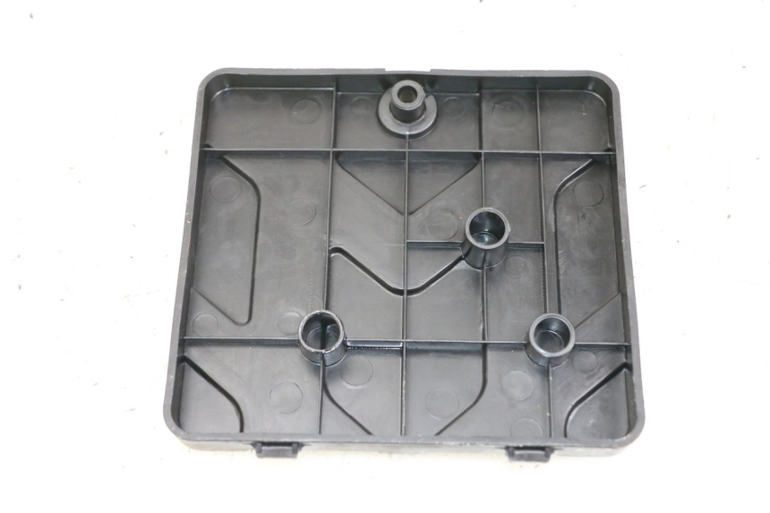 photo de CACHE BATTERIE DAELIM A-FOUR 2T 50 (2005 - 2012) - Détail de la pièce