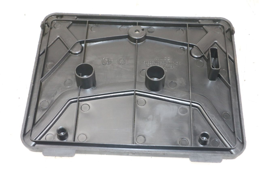 photo de CACHE BATTERIE KYMCO AGILITY 4T 50 (2018 - 2022) - Détail de la pièce