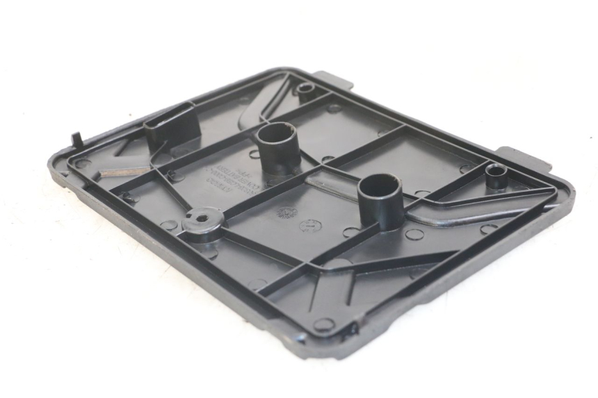 photo de CACHE BATTERIE KYMCO AGILITY 4T 50 (2018 - 2022) - Zoom état d’usage