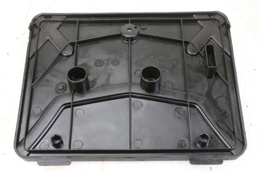 photo de CACHE BATTERIE KYMCO AGILITY 4T 50 (2018 - 2022) - Détail de la pièce