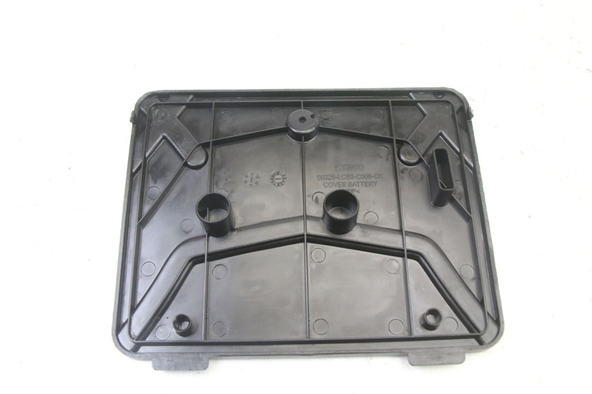 photo de CACHE BATTERIE KYMCO AGILITY 4T 50 (2005 - 2018) - Zoom état d’usage