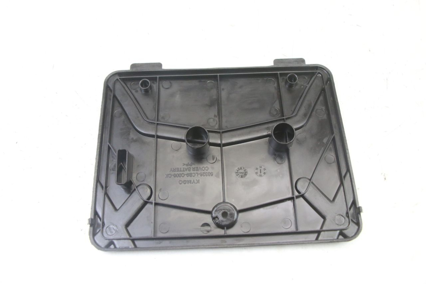 photo de CACHE BATTERIE KYMCO AGILITY 4T 50 (2005 - 2018) - Autre angle de vue